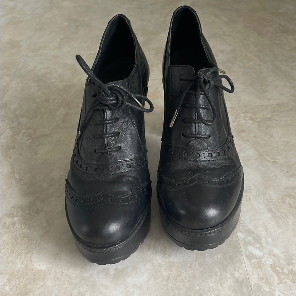 Pons Quintana Black Heeled Oxfords with Brogue Detailing - Picture 2 of 7